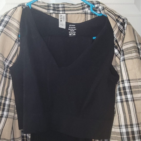 NWT-L/XL - LEGGINGS/ CROP TOP & SHACKET 3 PEICE OUTFIT - Picture 4 of 7